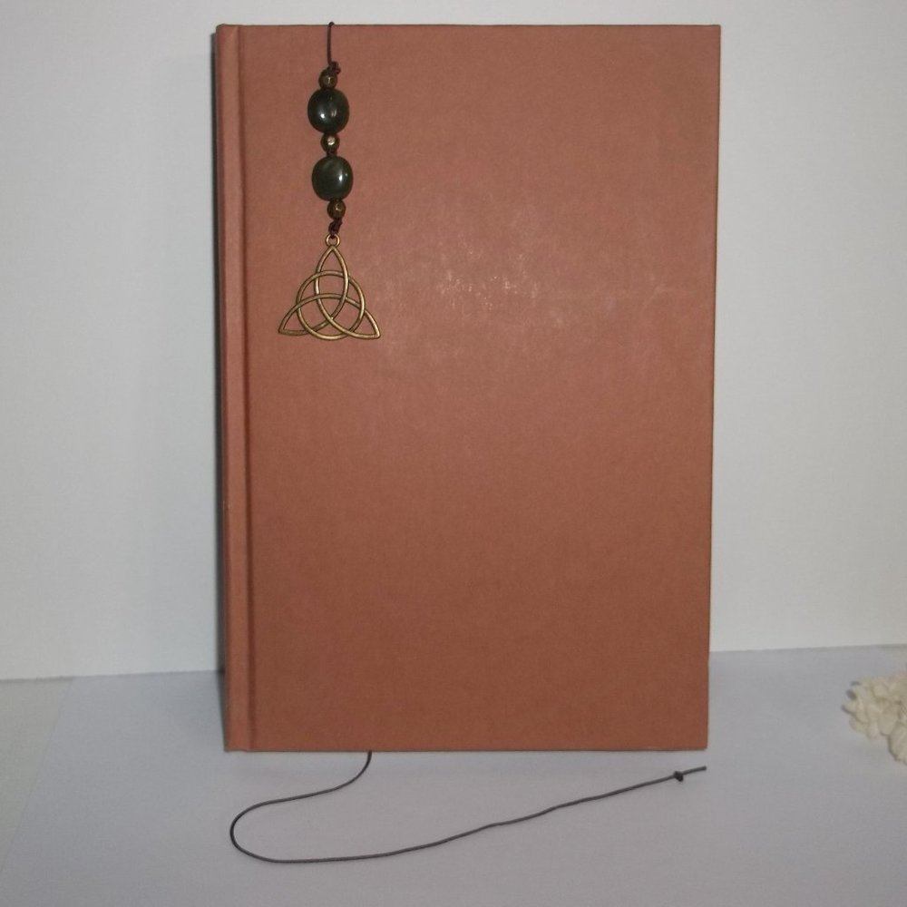 New Bookmark Triquetra Celtic Knot Bronze Green Unisex Gift Idea Bookmarker 8149 - Picture 4 of 10
